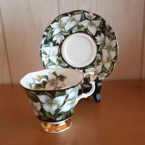 Royal Albert Provincial Flowers Trillium Bone China England Teacup Saucer  Set
